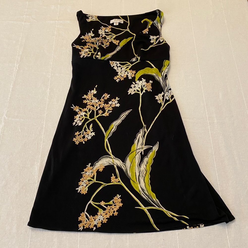 Vintage BCBG floral 80s/90s dress 🌼🍃